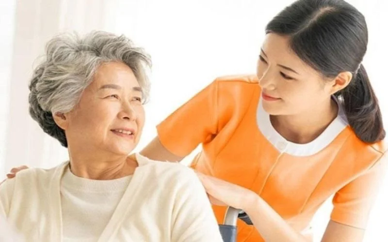 Chăm sóc người già chuyên nghiệp
